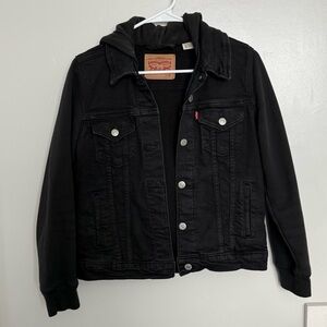 Black Levi Jean Jacket. Size M.